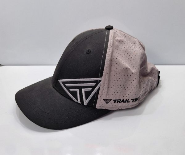 TRAIL TECH Cap: Snap Back, grau/schwarz